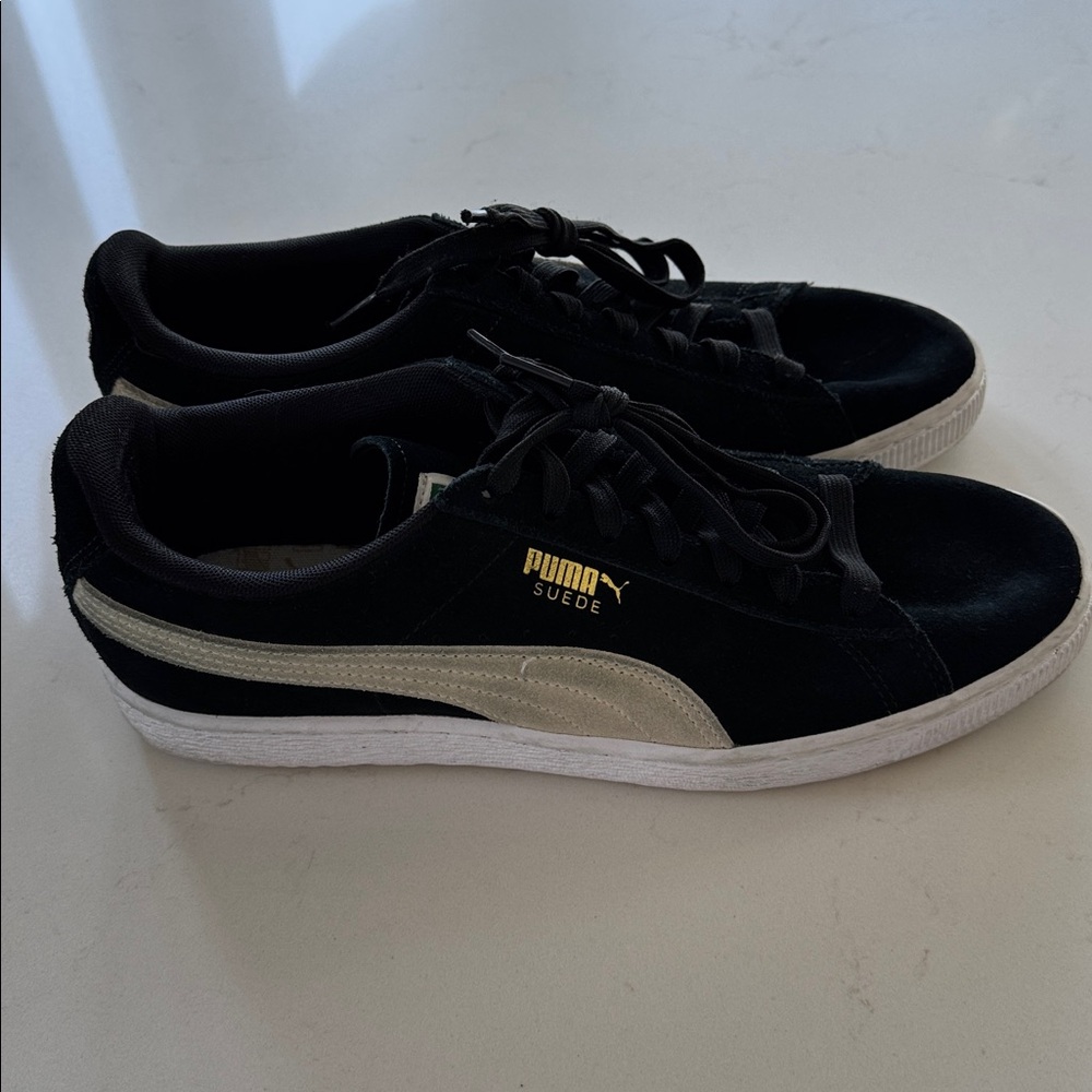 Women's Puma Black Sneakers with White Stripe Size: 11 ✨ - Picture 3 of 6